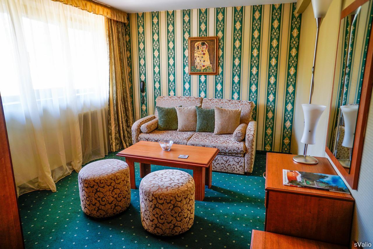 בורובץ Breza Hotel מראה חיצוני תמונה